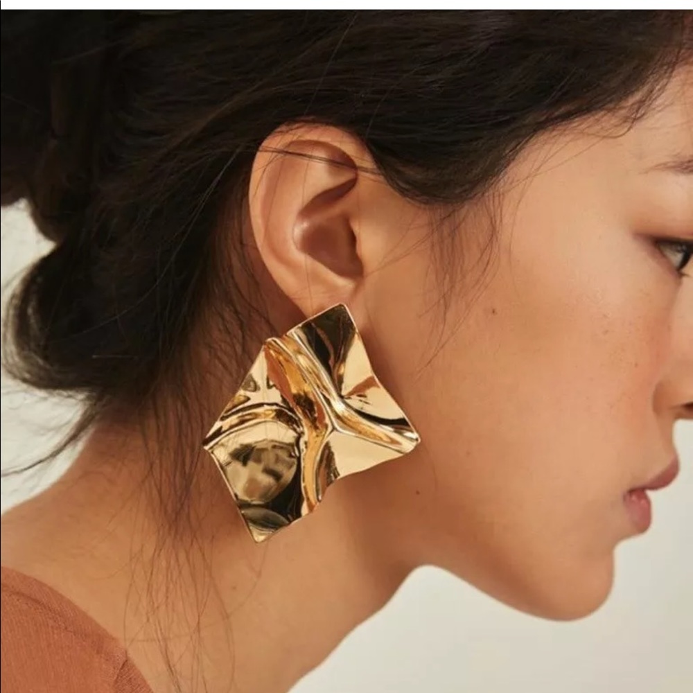 Gold Reflective ‘Foil’ Wavy Square Stud Earring